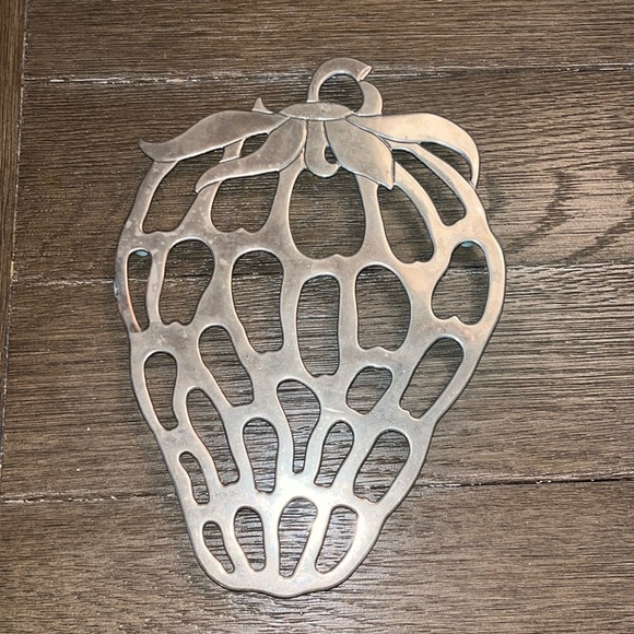 Vintage LEONARD SILVERPLATE Trivet Strawberry Shaped Silverplate wHanger Hook - Picture 3 of 9